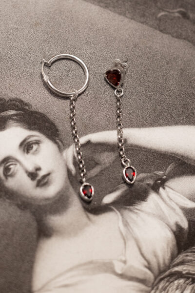 Alternative view of Mono orecchino goccia